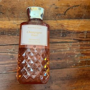 Sweet cinnamon Pumpkin Bath & Body works Shower gel + champagne toast shower gel